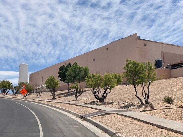 More Photos Of 3041 University Blvd SE, Albuquerque Warehouse For Sale