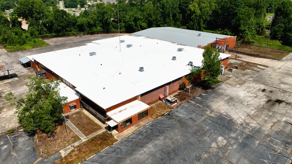 Primary Photo Of 500 S Chippewa St, Lumberton Warehouse For Sale