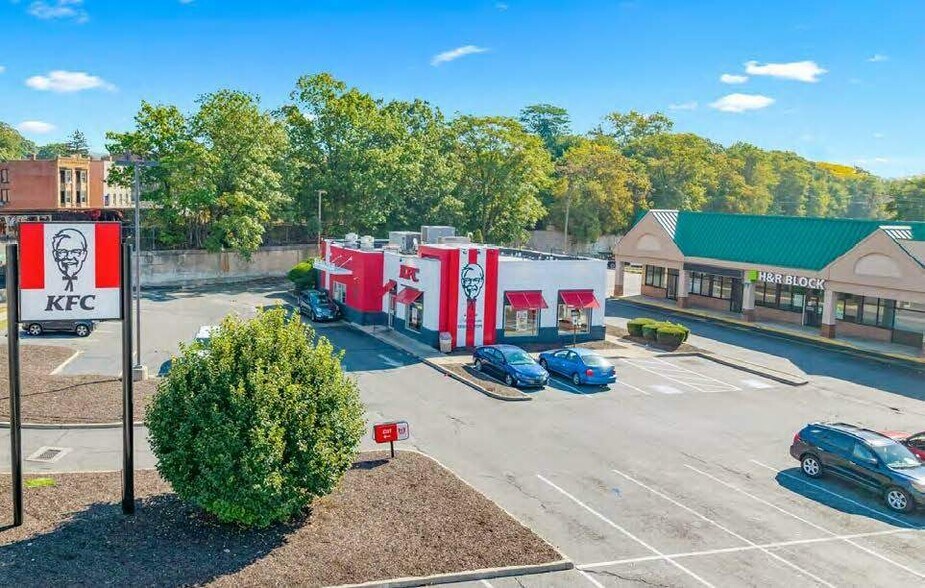 More Photos Of 649 W Main St, Waterbury Freestanding For Sale