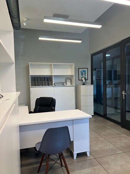 More Photos Of 7500 NW 25th St, Miami Office For Sale