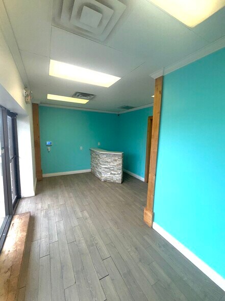 More Photos Of 725-745 Gardiners Rd, Kingston General Retail For Lease