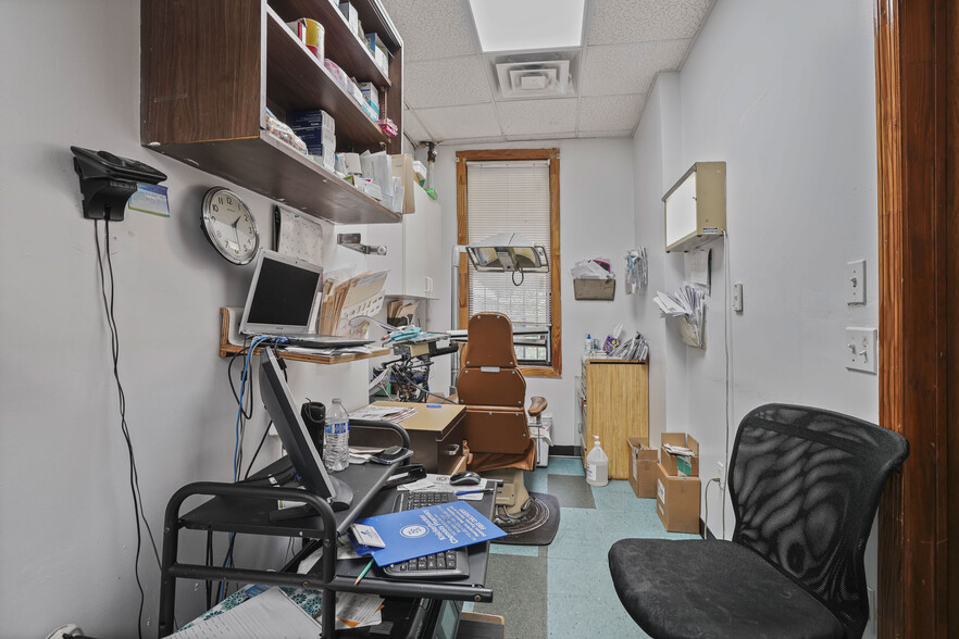 More Photos Of 1507 Dekalb Ave, Brooklyn Apartments For Lease