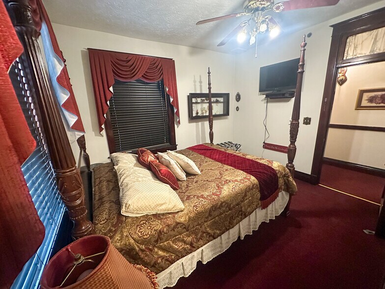 More Photos Of 211 W Kansas St, Crofton Hotel For Sale