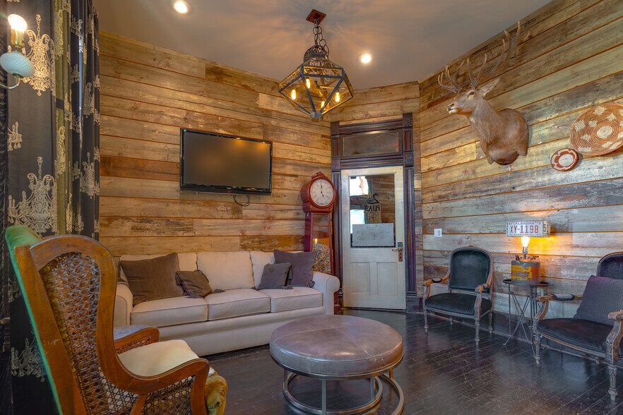 More Photos Of 221 W Main St, Tishomingo Hotel For Sale