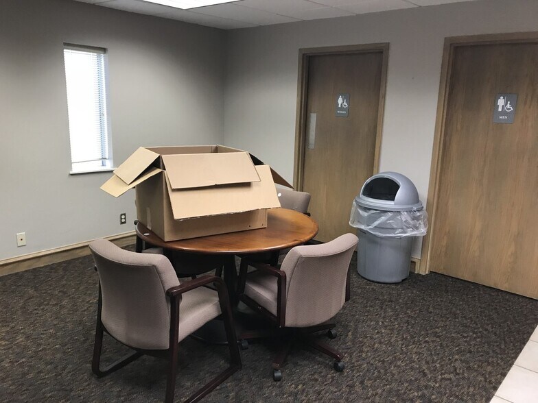 More Photos Of 2110-2120 S Broadway, Edmond Office For Lease