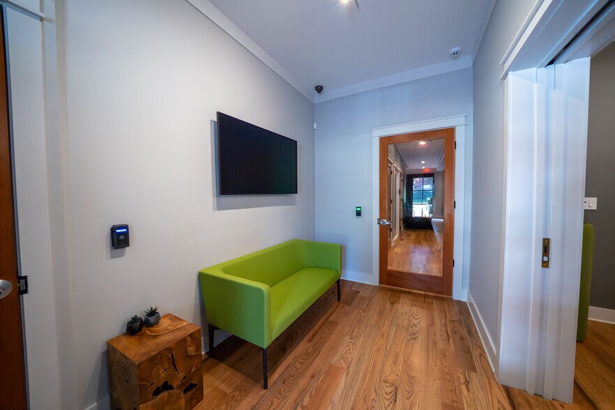 More Photos Of 152 N Tucker St, Memphis Loft Creative Space For Sale