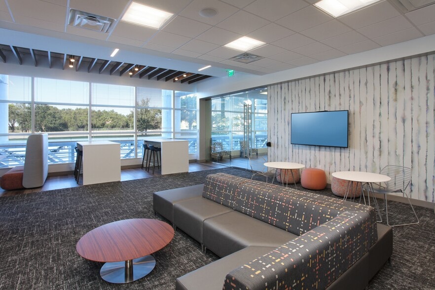 More Photos Of 4010 W Boy Scout Blvd, Tampa Unknown For Lease