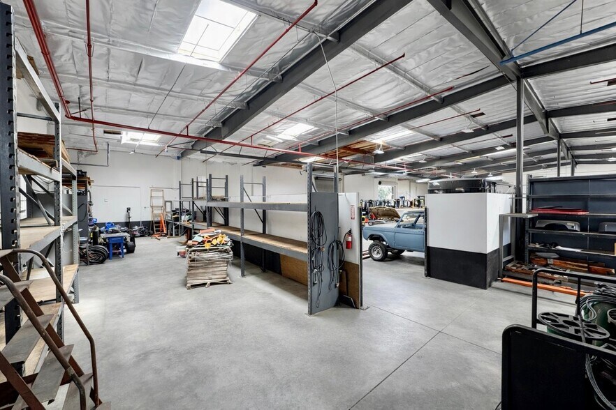 More Photos Of 1005 E Orangethorpe Ave, Anaheim Warehouse For Sale
