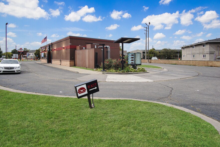 More Photos Of 2630 Oakwood Blvd, Melvindale Fast Food For Lease