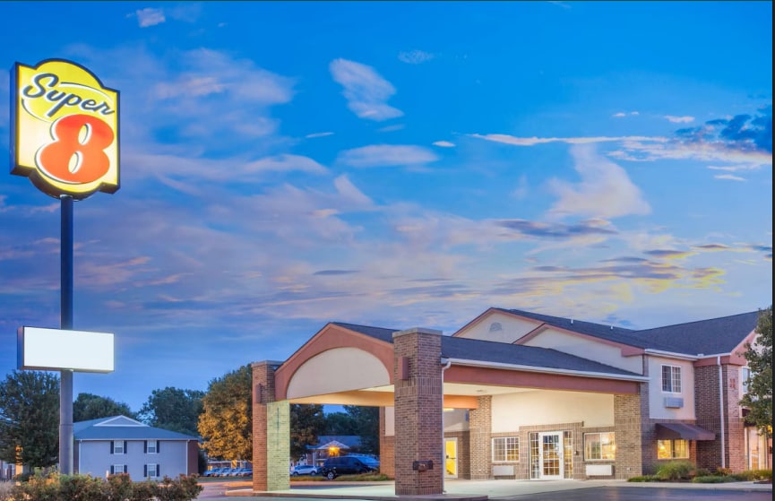 Primary Photo Of 416 W Fir Rd, Carthage Hotel For Sale
