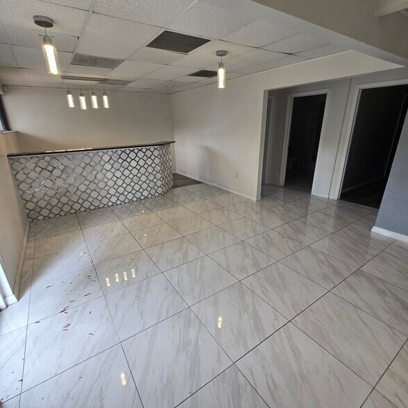 More Photos Of 617 Lakeview Rd, Clearwater Medical For Lease