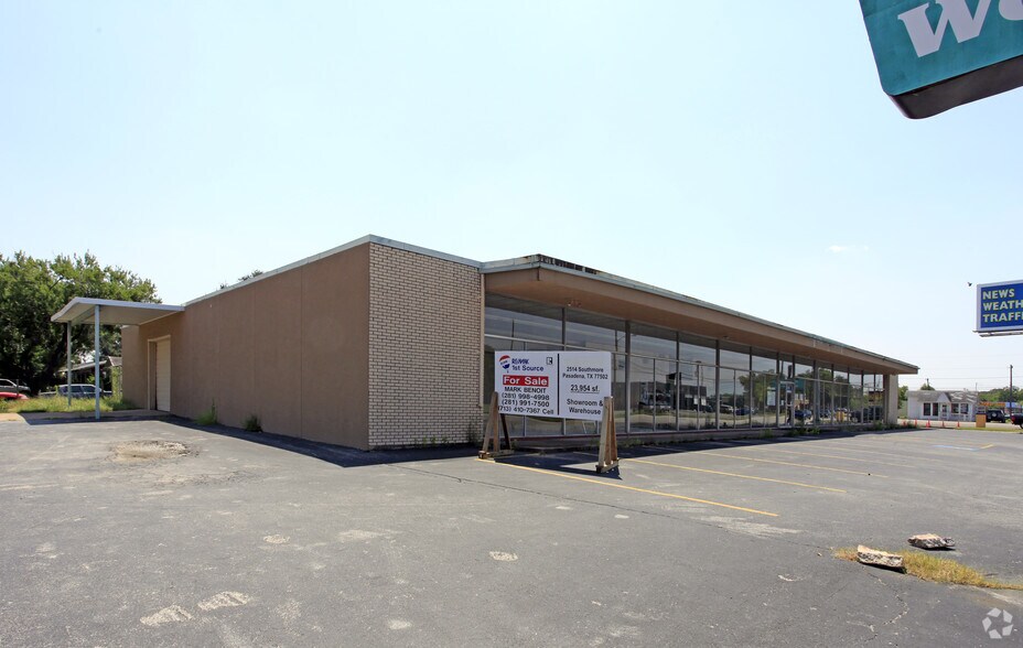 More Photos Of 2514 Southmore Ave, Pasadena Showroom For Sale