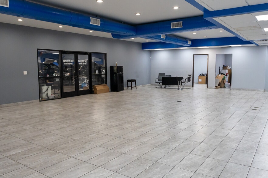 More Photos Of 4001 S Buckner Blvd, Dallas Service For Sale