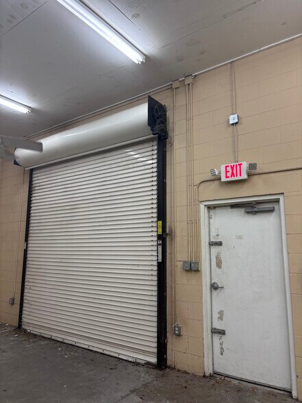 More Photos Of 8407 Pinehurst Dr, Tampa Office For Lease