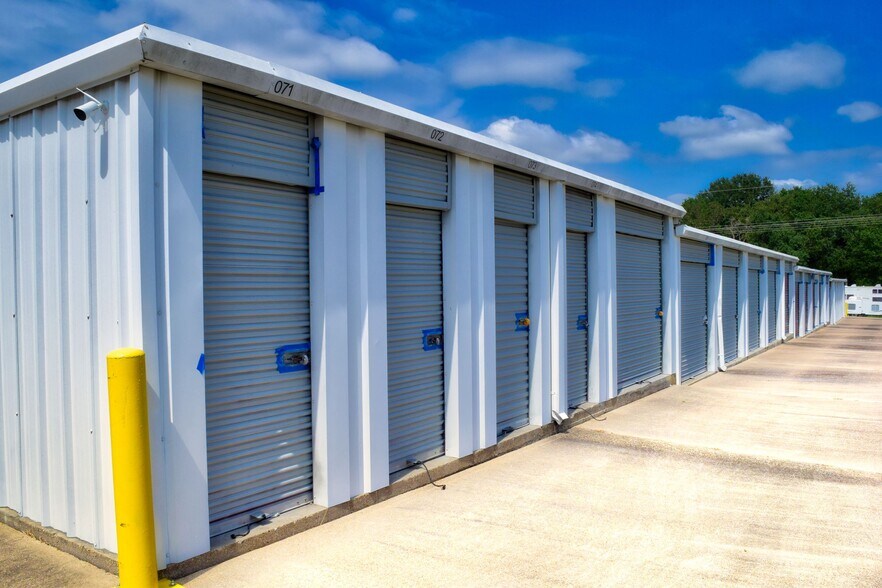 More Photos Of 1742 N Earl Rudder Fwy, Bryan Self Storage For Sale