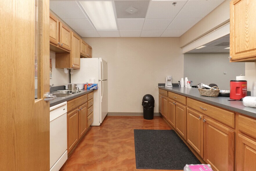 More Photos Of 407 Detroit Ave, Bloomington Office For Sale