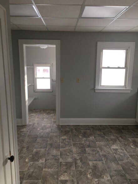 More Photos Of , Bedford Specialty For Sale