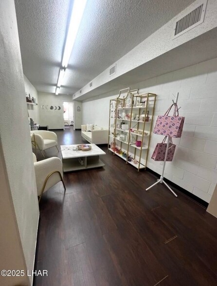 More Photos Of 2159 McCulloch Blvd N, Lake Havasu City Storefront Retail Office For Lease