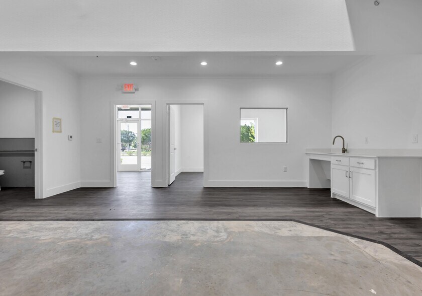 More Photos Of 312-332 Eldorado Pky, McKinney Warehouse For Sale