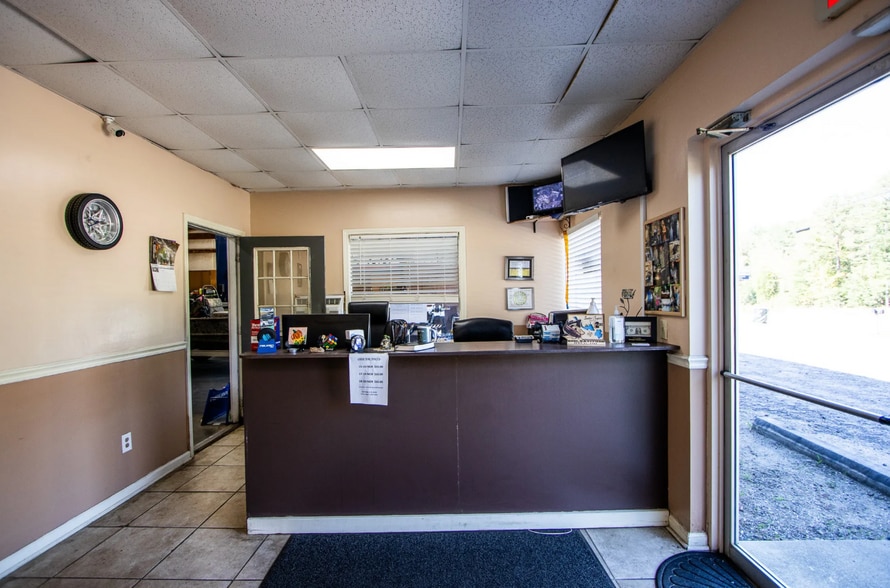 More Photos Of 8263 Garners Ferry Rd, Columbia Light Manufacturing For Sale