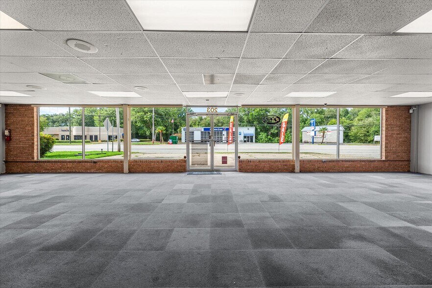 More Photos Of 203 Hillcrest Dr, Laurens Storefront Retail Office For Lease