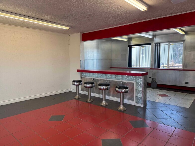 More Photos Of 2297 W Dartmouth Ave, Englewood Warehouse For Lease