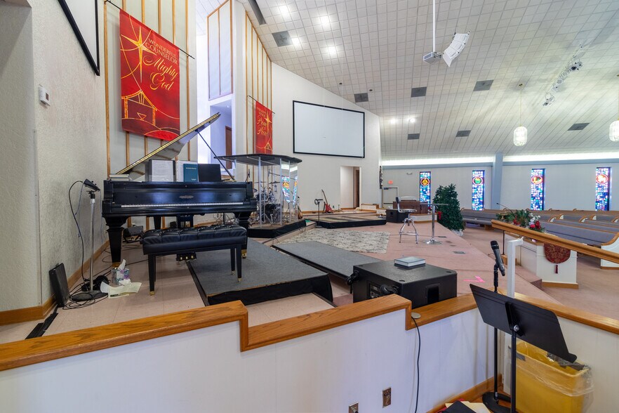 More Photos Of 906 Trimmier Rd, Killeen Religious Facility For Sale