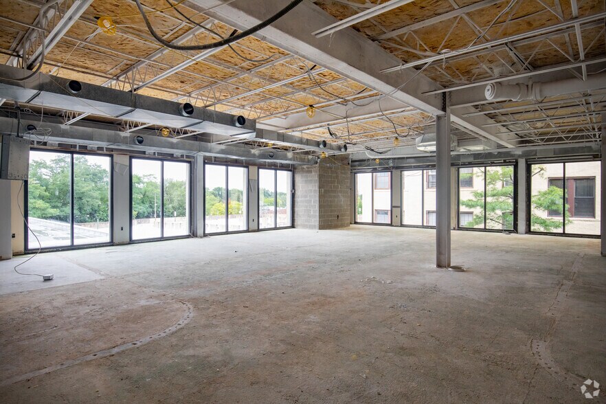 More Photos Of 11 Grace Ave, Great Neck Office For Lease