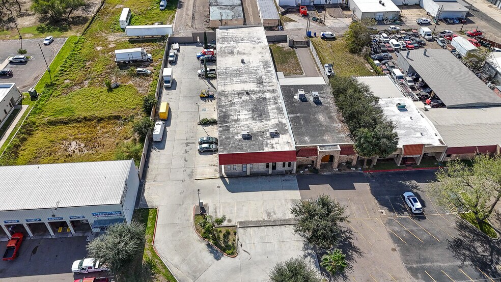 More Photos Of 824 E Hackberry Ave, McAllen Flex For Lease