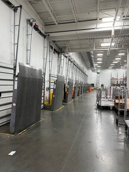 More Photos Of 10777 High Point Dr, Olive Branch Distribution For Sale