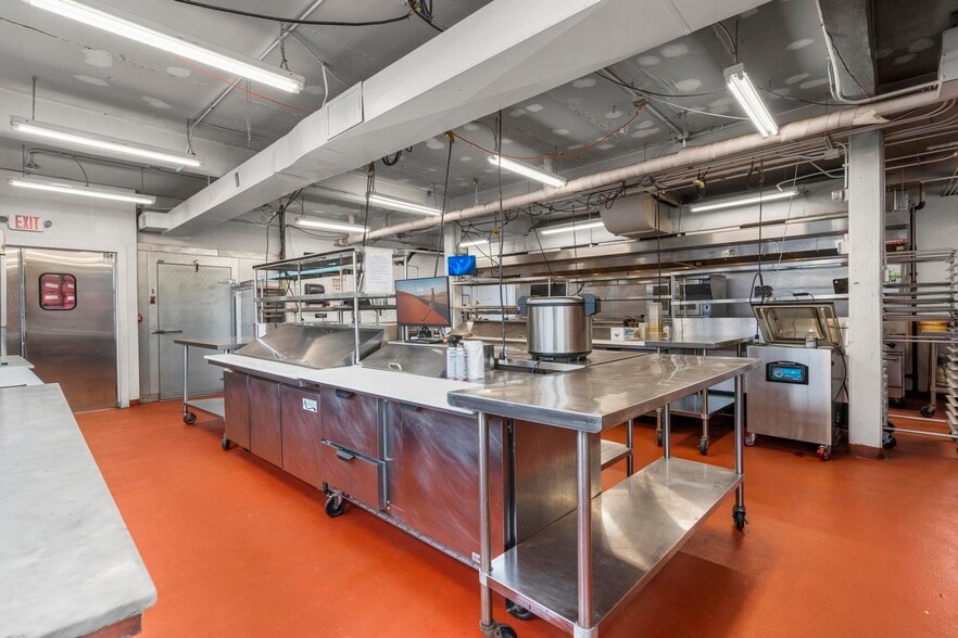 More Photos Of 207 Greenwich Ave, Stamford Showroom For Sale