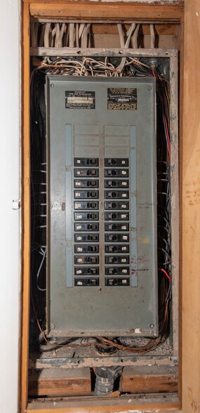 More Photos Of 5900 York Rd, Baltimore Storefront Retail Office For Sale