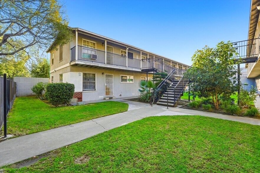 More Photos Of 116 S Orange Ave, Santa Ana Apartments For Sale