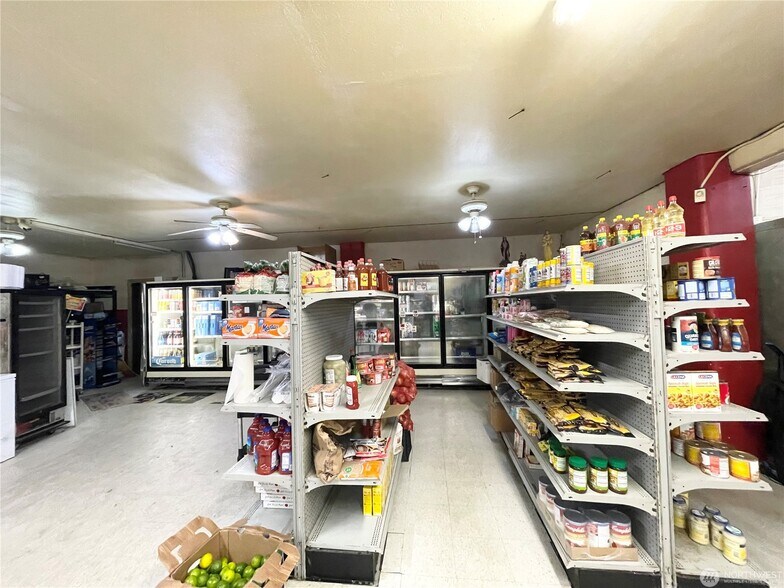 More Photos Of 310 Main st, Granger General Retail For Sale