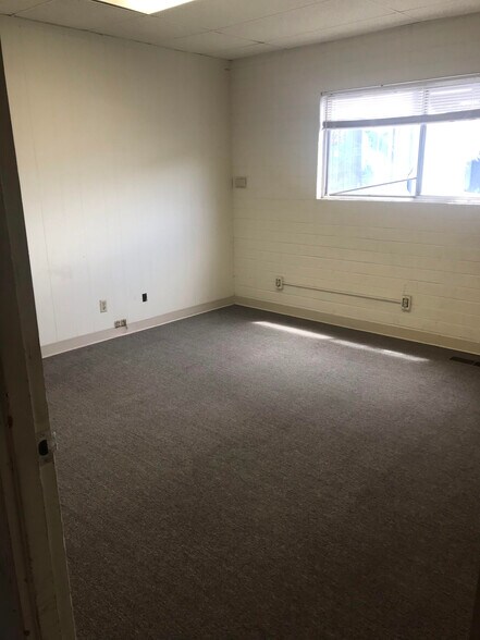 More Photos Of 2720 Wrondel Way, Reno Office For Lease