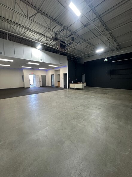 More Photos Of 3300-3312 Encrete Ln, Dayton Light Manufacturing For Lease