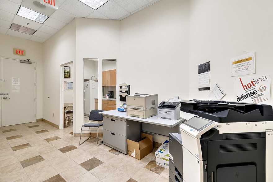 More Photos Of 4229 Lafayette Center Dr, Chantilly Business Park For Lease