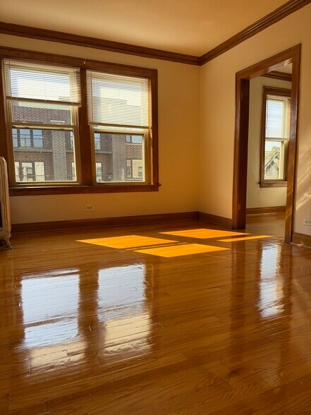 More Photos Of 6400 N Glenwood Ave, Chicago Multifamily For Sale