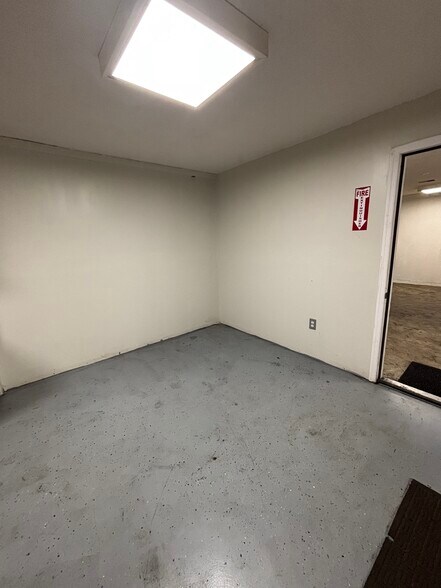 More Photos Of 230 Skipjack Rd, Prince Frederick Warehouse For Lease