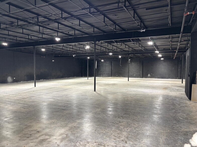 More Photos Of 1085 NW 62nd St, Miami Showroom For Sale