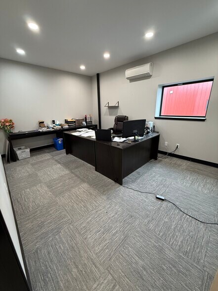 More Photos Of 1394 Alpha dr, Mcminnville Light Distribution For Lease