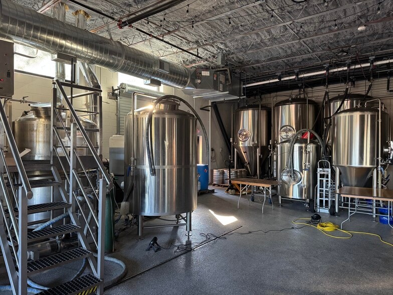 More Photos Of 235 NE Watula Ave, Ocala General Retail For Sale