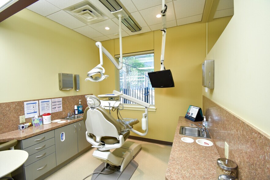 More Photos Of 2500 W William Cannon Dr, Austin Medical For Sale