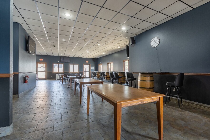 More Photos Of 740 Washington St, Wausau Bar For Sale