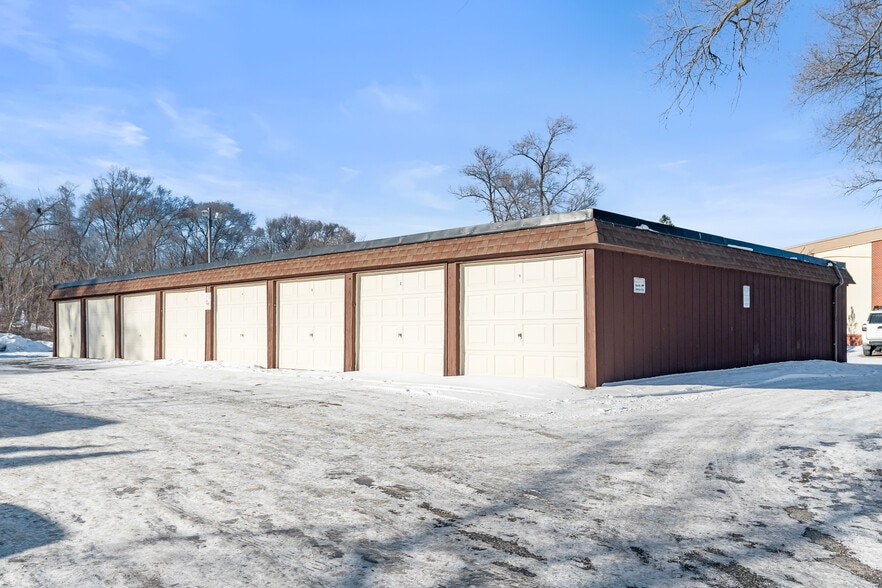 More Photos Of 7750 Silver Lake Rd, Mounds View Multifamily For Sale