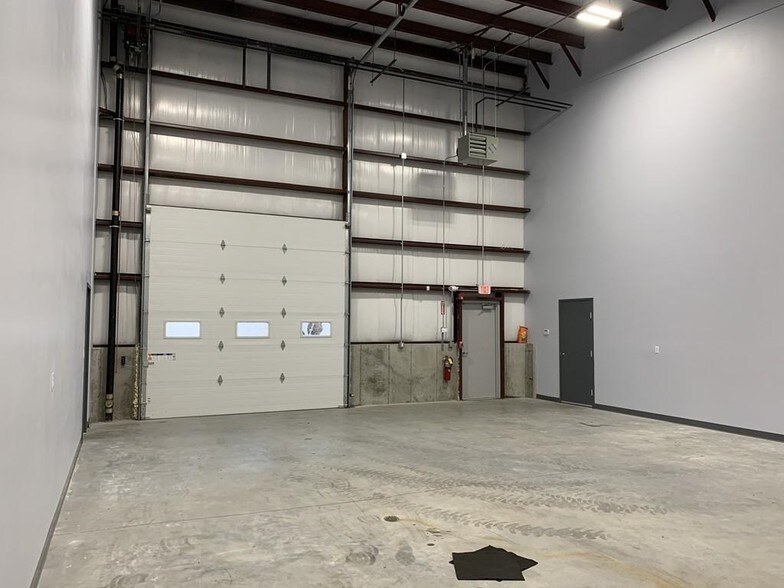 More Photos Of 232 Huttleston Ave, Fairhaven Service For Lease