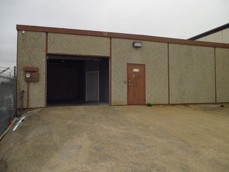 More Photos Of 1018 W Main St, Arlington Office For Lease