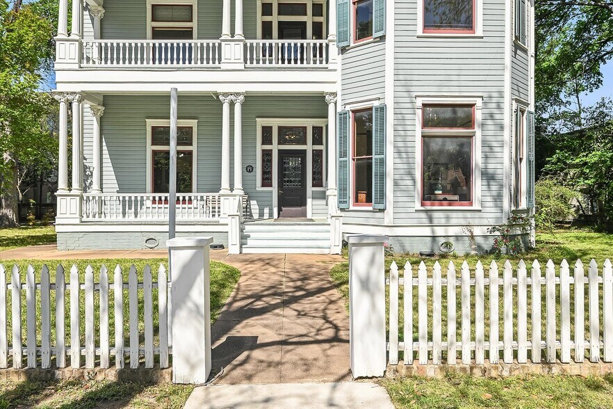 More Photos Of 2210 San Gabriel St, Austin Office Residential For Sale