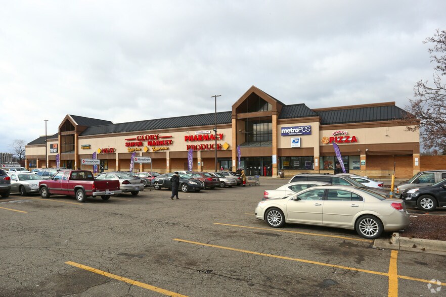 More Photos Of 7990-8000 W Outer Dr, Detroit Freestanding For Lease