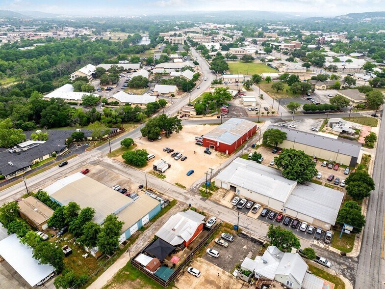 More Photos Of 1100 Water St, Kerrville Warehouse For Sale